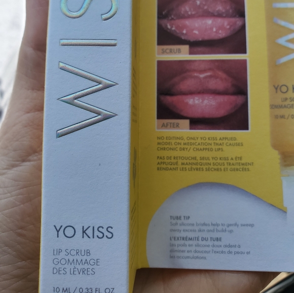 Wishful by Huda Beauty Yo Kiss 💋 Smoothing Lip Scrub NEW - Picture 2 of 8